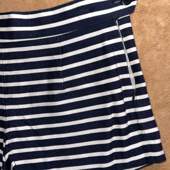 J Crew Women 8 Navy Cream Striped Pleated Cotton Nautical Zip Side Shorts (U) - Picture 2 of 8